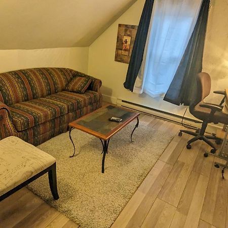 Cozy Downtown One Bedroom Free Parking Кингстън Екстериор снимка